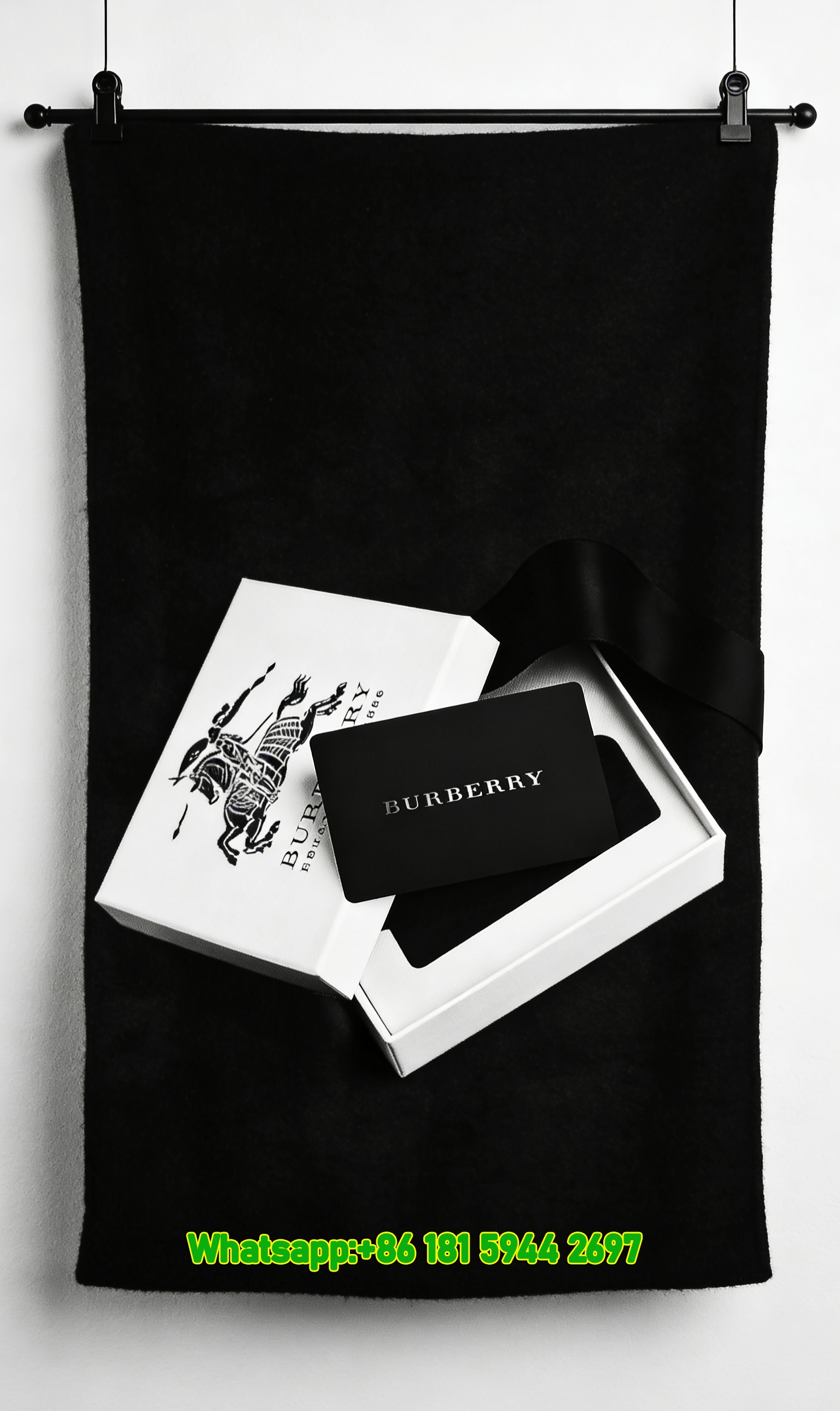 Burberry Monochrome Equestrian Knight Print Flannel Sofa Throw Blanket for Wall Decor B064
